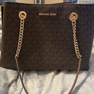 Teagan Large Logo Shoulder Bag